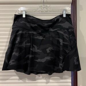 Athleta Tennis Skort 13.5” black camouflage